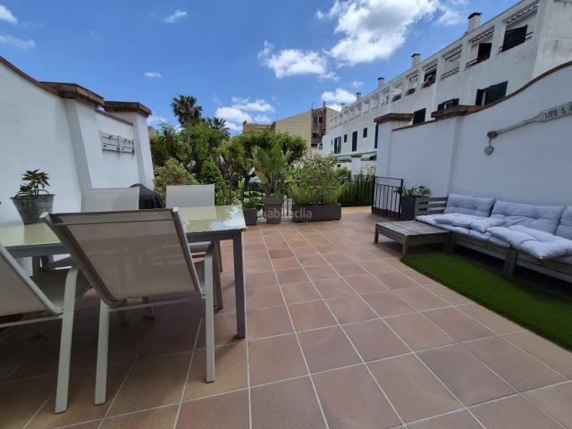 Casa adosada en venta en Calella. Elegante casa con luminosidad, comodidad y espacio exterior!. Casas adosadas.