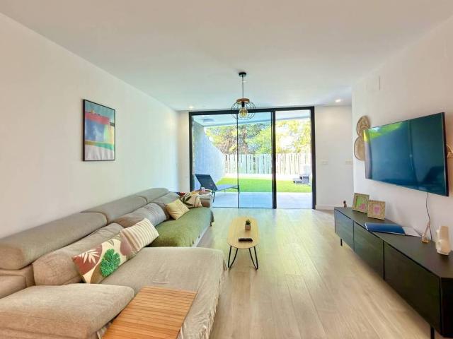 Casa adosada en Venta en Caleta de Vélez