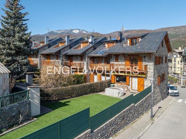 Casa adosada en venta en calle CM Cami Ral, Bellver de Cerdanya, de 225 m² 4 habitaciones por 690.000