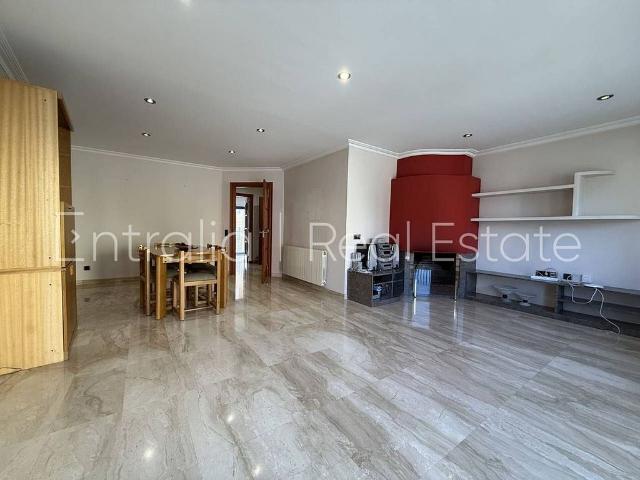 Casa adosada en venta en calle Comerç, Campdevanol, de 156 m² 4 habitaciones por 345.000