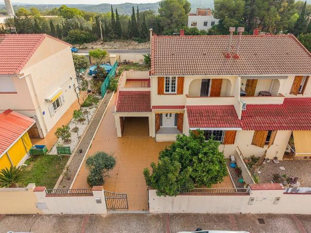 Casa adosada en venta en calle Corts Catalanes, Pallaresos, Els, de 124 m² 4 habitaciones por 319.900