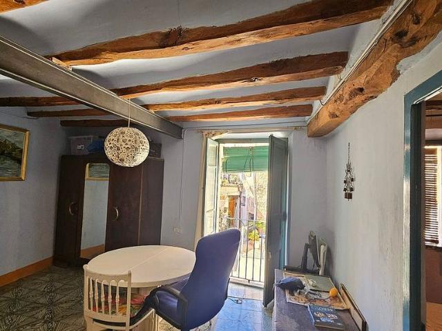 Casa adosada en venta en calle Costa, Bisbal de Falset, la, de 400 m² 6 habitaciones por 65.000