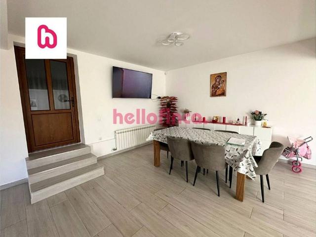 Casa adosada en venta en calle Canigó, Sant Pere de Torelló, de 174 m² 4 habitaciones por 328.000