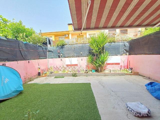 Casa adosada en venta en calle Carrera Pontons, Torrelles de Foix, de 96 m² 3 habitaciones por 240.000