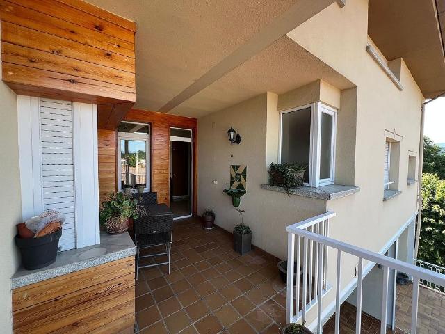 Casa adosada en venta en calle Castanyer, Olot, de 367 m² 7 habitaciones por 500.000
