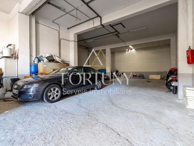 Casa adosada en venta en calle Tres, Tarragona, de 392 m² 5 habitaciones por 289.900