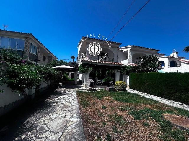 Casa adosada en venta en calle Aranjuez, Cambrils, de 110 m² 3 habitaciones por 470.000