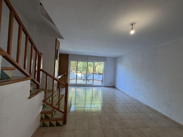 Casa adosada en venta en calle Barris I Buixo, Palafrugell, de 162 m² 4 habitaciones por 300.000