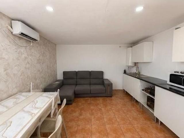Casa adosada en venta en calle Del Berguedà, Sabadell, de 90 m² 4 habitaciones por 220.000