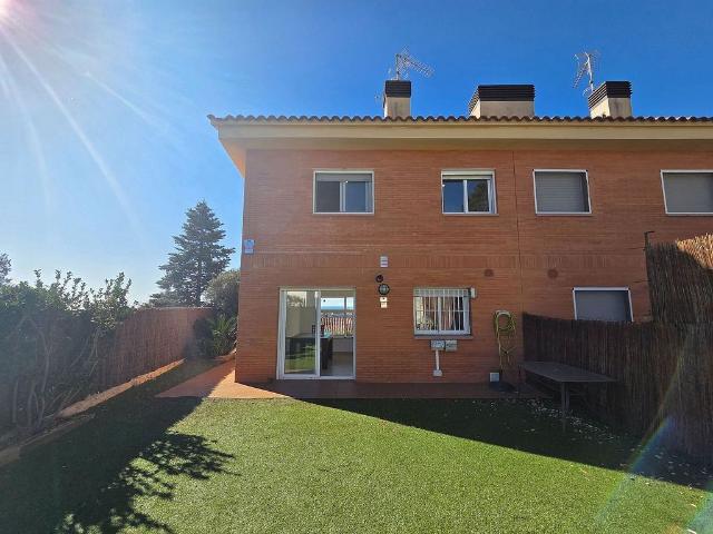 Casa adosada en venta en calle Braque, Pineda de Mar, de 185 m² 3 habitaciones por 412.000