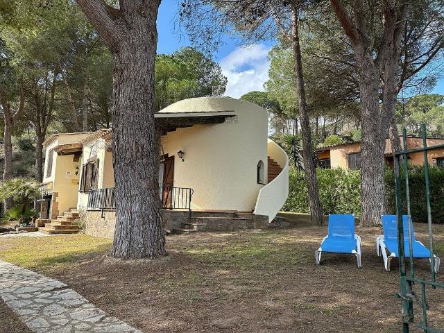Chalet en venta en calle Breda, Torroella de Montgrí, de 85 m² 3 habitaciones por 378.000