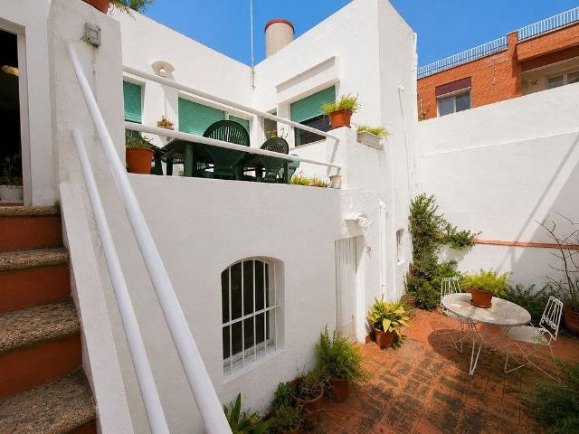 Casa adosada en venta en calle Garcilaso, Badalona, de 116 m² 3 habitaciones por 420.000