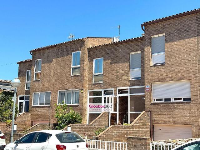 Casa adosada en venta en calle Garbí, Riudoms, de 116 m² 4 habitaciones por 320.000