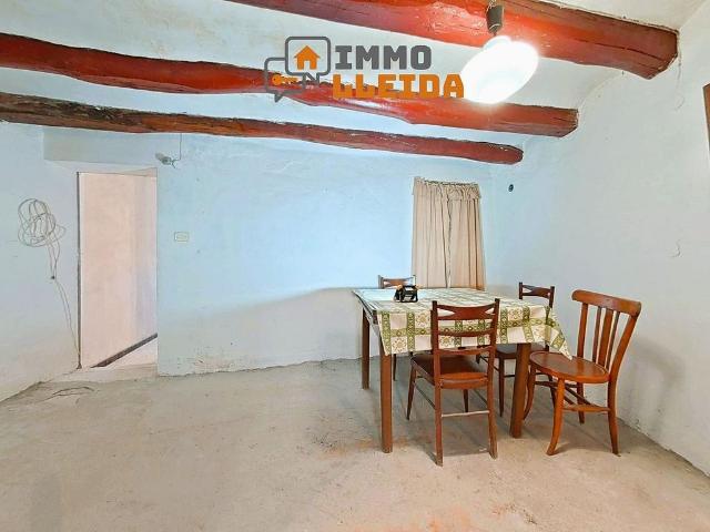 Casa adosada en venta en calle Germa Joaquim Donato, Vilanova de l´Aguda, de 210 m² 4 habitaciones por 49.900
