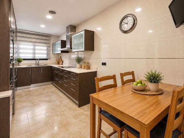 Casa adosada en venta en calle Gran Via Lluis Companys, Premià de Mar, de 171 m² 4 habitaciones por 659.000