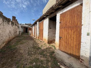 Casa adosada en venta en calle De Sant Jaume, Esparreguera, de 311 m² 5 habitaciones por 375.000