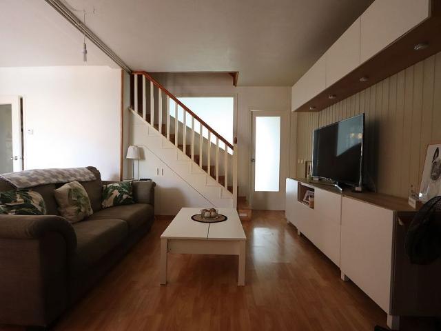 Casa adosada en venta en calle Guifré El Pilós, Pallaresos, Els, de 110 m² 4 habitaciones por 320.000