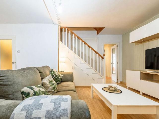 Casa adosada en venta en calle Guifré El Pilós, Pallaresos, Els, de 117 m² 4 habitaciones por 320.000