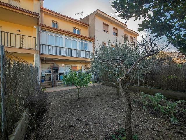 Casa adosada en venta en calle D'orient, Mediona, de 186 m² 4 habitaciones por 290.000