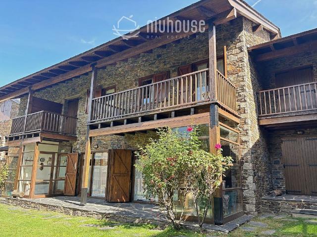 Casa adosada en venta en calle D'osseja, Puigcerdà, de 134 m² 4 habitaciones por 525.000