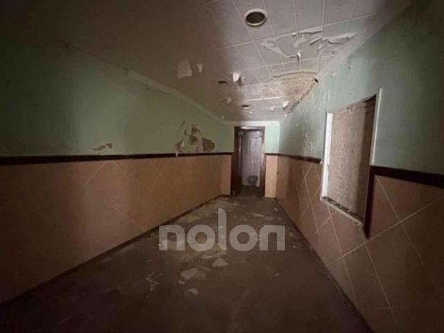 Casa adosada en venta en calle Daunois, Lleida, de 167 m² 3 habitaciones por 61.000