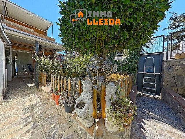 Casa adosada en venta en calle D'agramunt, Tàrrega, de 190 m² 4 habitaciones por 299.000