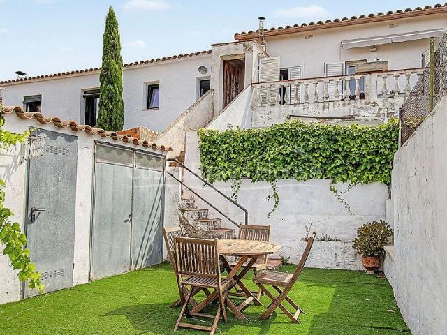 Casa adosada en venta en calle Dalmai Bernat, Begur, de 128 m² 3 habitaciones por 380.000