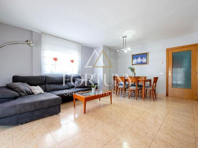 Casa adosada en venta en calle D'amposta, Reus, de 168 m² 4 habitaciones por 329.900