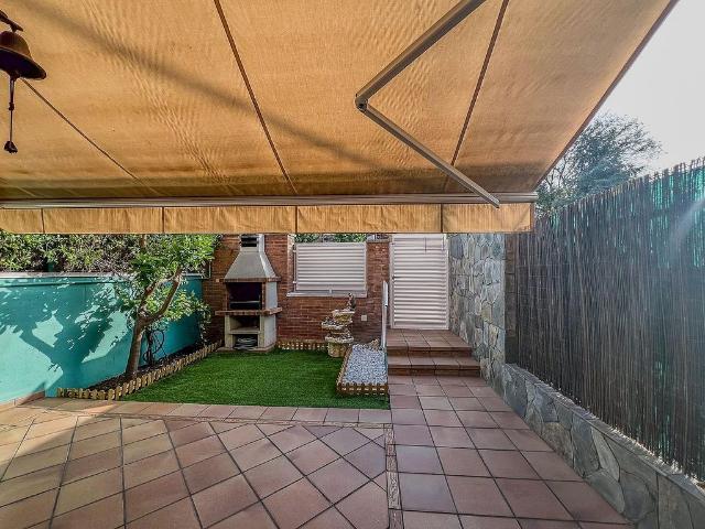 Casa adosada en venta en calle D'àngel Guimerà, Castellbisbal, de 159 m² 4 habitaciones por 485.000