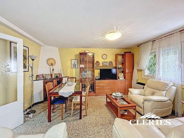 Casa adosada en venta en calle D'anna Maria Martinez, Barcelona, de 156 m² 5 habitaciones por 675.000