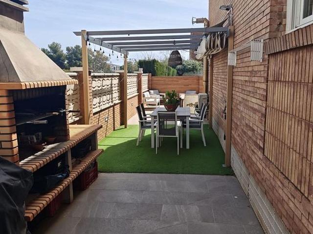 Casa adosada en venta en calle Darius Huguet, Cubelles, de 150 m² 4 habitaciones por 445.000