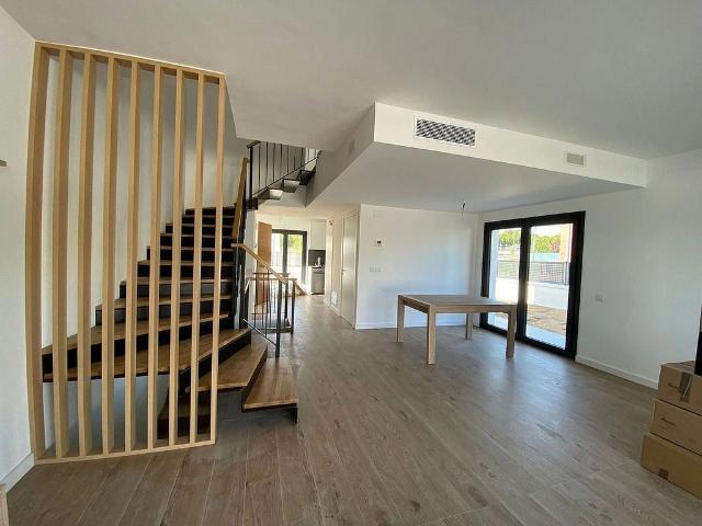 Casa adosada en venta en calle Daró, Santa Coloma de Farners, de 205 m² 4 habitaciones por 430.000