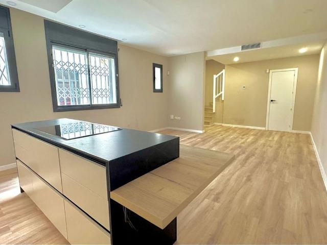 Casa adosada en venta en calle De Cuba, Vilanova i La Geltrú, de 125 m² 4 habitaciones por 429.900