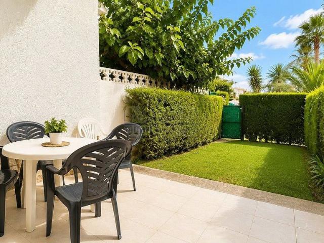 Casa adosada en venta en calle De Bolívia, Mont Roig del Camp, de 80 m² 2 habitaciones por 199.000
