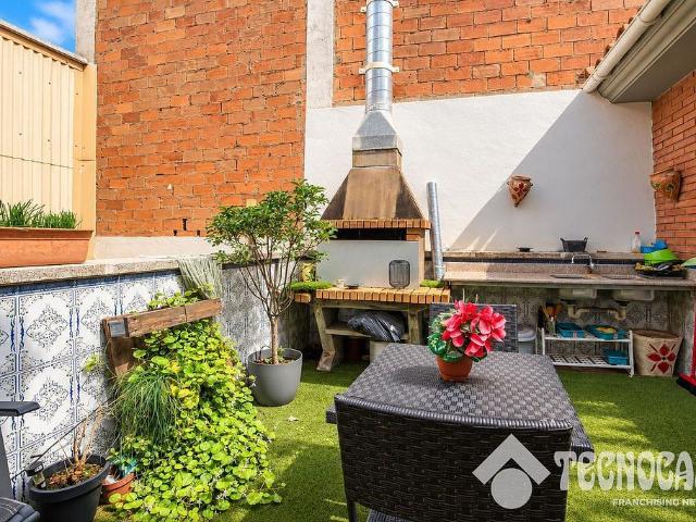 Casa adosada en venta en calle De Badosa, Barcelona, de 241 m² 4 habitaciones por 619.000