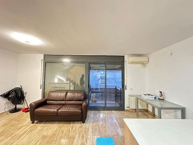 Casa adosada en venta en calle De Balmes, Badalona, de 130 m² 4 habitaciones por 309.000