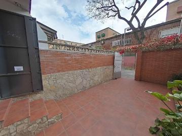 Casa adosada en venta en calle De Bermejo, Barcelona, de 51 m² 2 habitaciones por 250.000