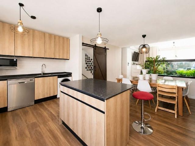 Casa adosada en venta en calle De Góngora, Barcelona, de 209 m² 4 habitaciones por 574.000