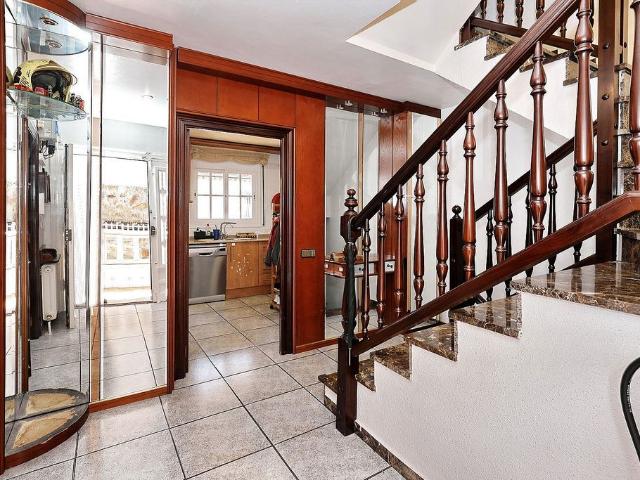 Casa adosada en venta en calle De Garcilaso de la Vega, Santa Coloma de Gramanet, de 150 m² 4 habitaciones por 490.000