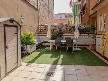 Casa adosada en venta en calle De Gravina, Badalona, de 185 m² 4 habitaciones por 440.000