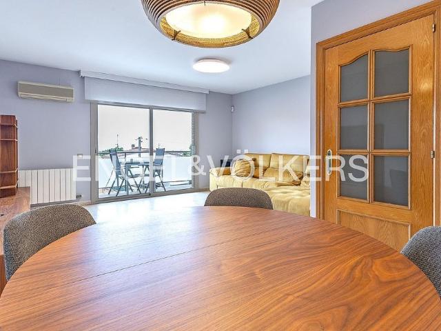 Casa adosada en venta en calle De Fogars de Tordera, Badalona, de 161 m² 4 habitaciones por 525.000