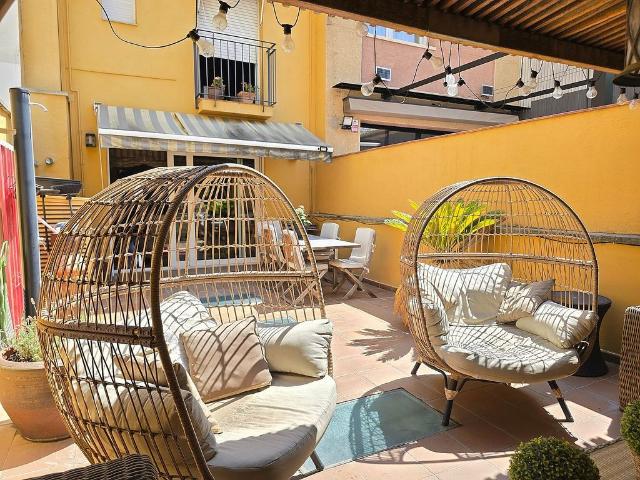 Casa adosada en venta en calle De Joanot Martorell, Sabadell, de 262 m² 4 habitaciones por 549.000