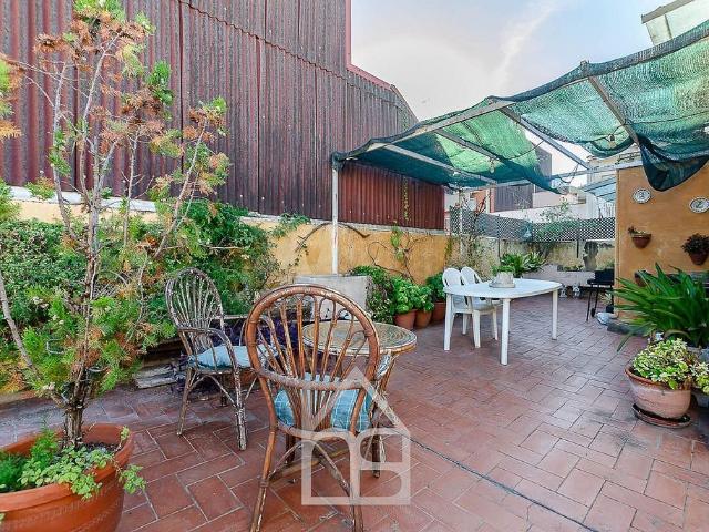 Casa adosada en venta en calle De Josep Torras i Bages, Cornellà de Llobregat, de 160 m² 5 habitaciones por 625.000