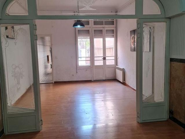 Casa adosada en venta en calle De Latorre, Sabadell, de 182 m² 4 habitaciones por 400.000