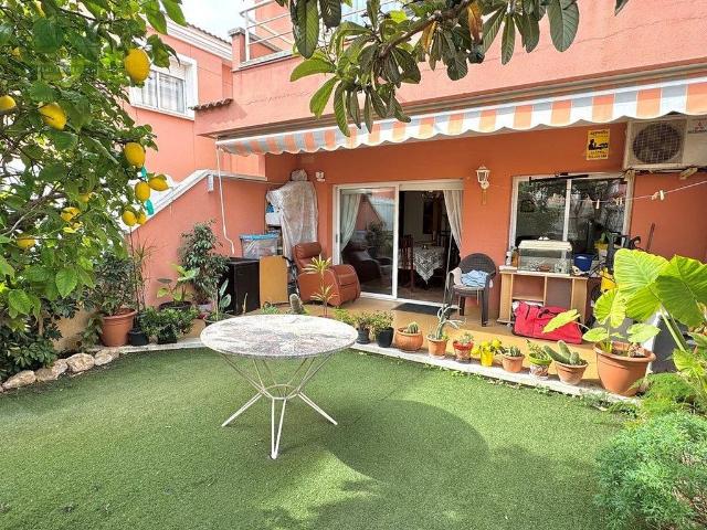 Casa adosada en venta en calle De la Garrotxa, Vendrell, El, de 185 m² 4 habitaciones por 310.000