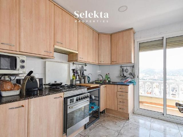 Casa adosada en venta en calle De la Gran Vista, Barcelona, de 130 m² 5 habitaciones por 628.000