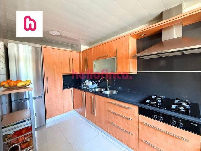 Casa adosada en venta en calle De la Independència, Badalona, de 174 m² 3 habitaciones por 550.000