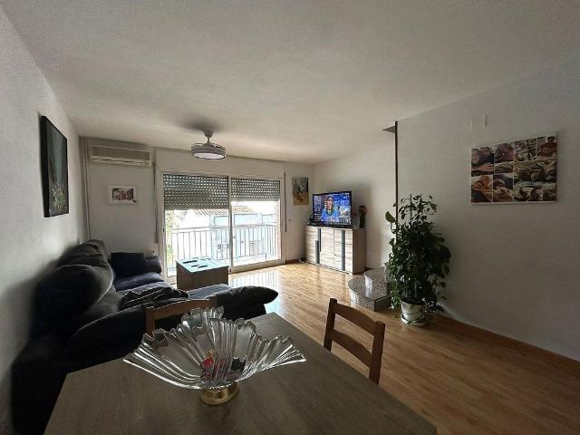 Casa adosada en venta en calle De la Mare de Déu del Carme, Sant Adrià de Besos, de 230 m² 3 habitaciones por 497.000