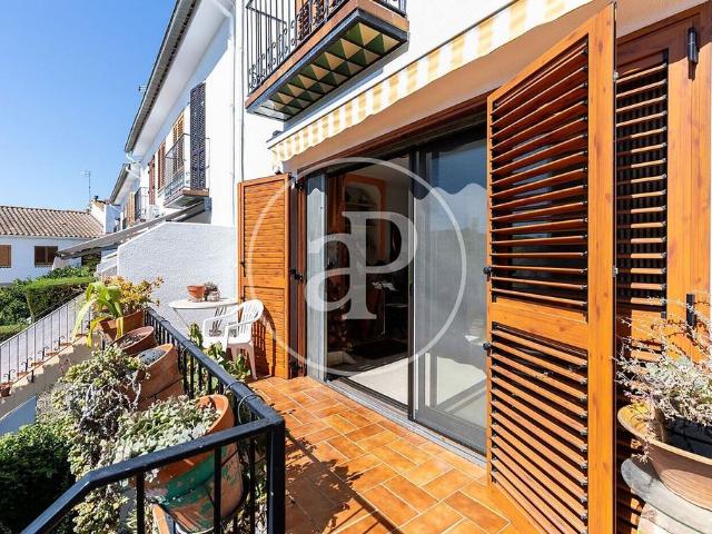 Casa adosada en venta en calle De la Martinica, Cerdanyola del Vallès, de 179 m² 4 habitaciones por 640.000