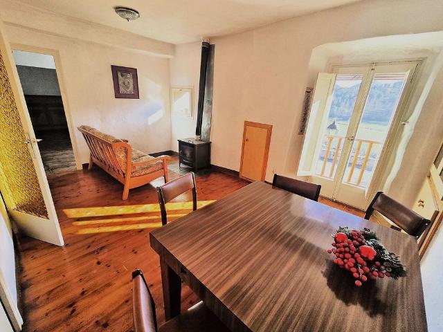 Casa adosada en venta en calle De la Plaza, Gombrèn, de 185 m² 3 habitaciones por 200.000